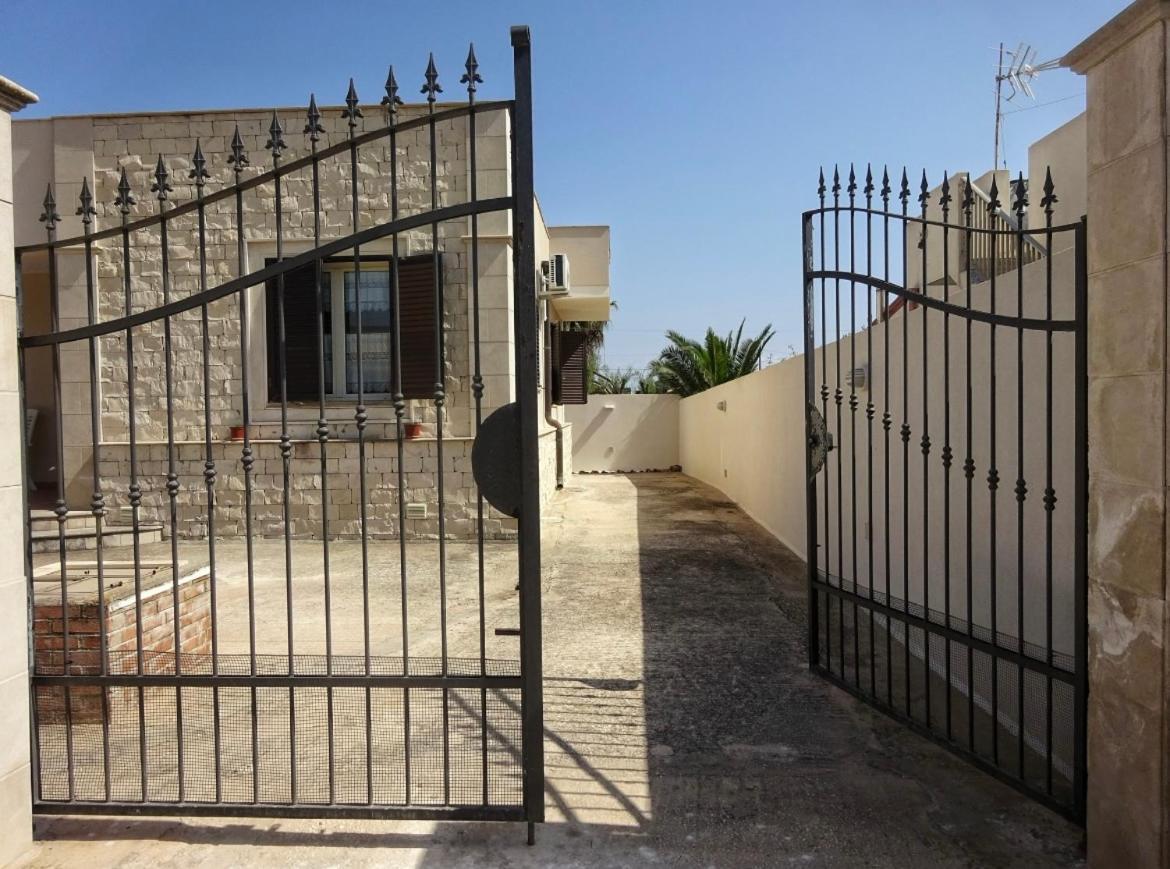 Вилла La Pietra Bianca Portopalo Di Capo Passero Экстерьер фото